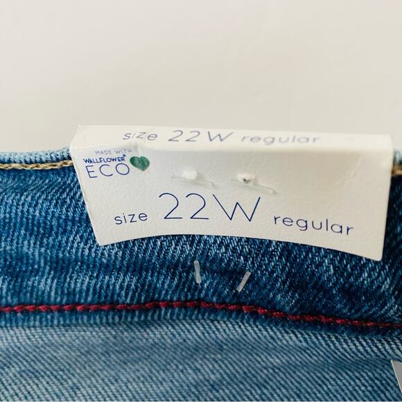 Wallflower | Fearless Curvy Super High Rise Shorty Short 22W Regular NWT - Picture 5 of 10